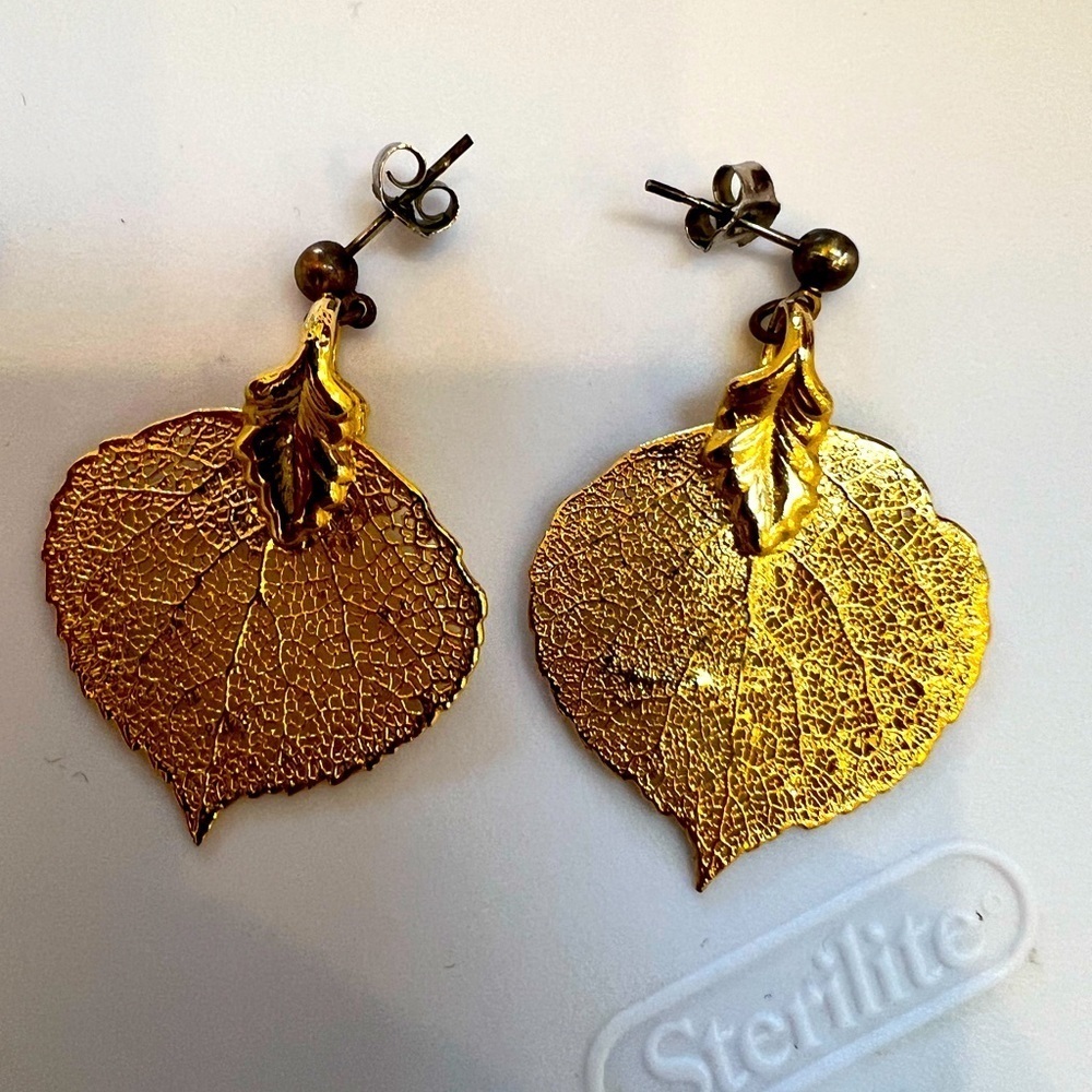18 K Gold Leaf Vintage Dangle Earrings